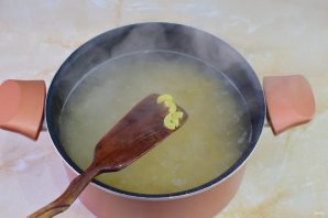 Макароны в сливочном соусе с чесноком - фото шаг 2