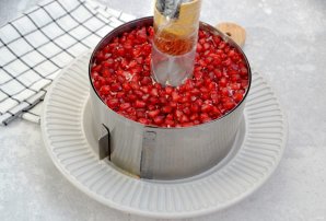 Салат "Гранатовый браслет" с сыром - фото шаг 20