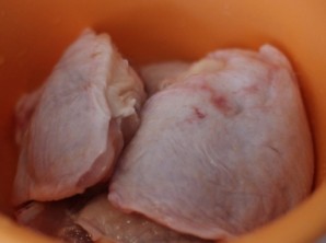 Куриные бедра в духовке с сыром - фото шаг 1
