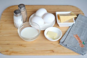 Рецепт омлета с сыром - фото шаг 1