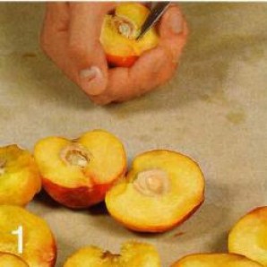 Персики, запеченные с шоколадом и имбирем - фото шаг 1