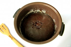 Шоколадный бисквит в мультиварке - фото шаг 9
