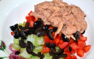 Салат с тунцом консервированным без майонеза - фото шаг 4