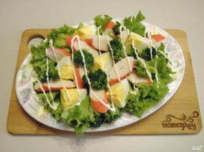 Салат с брокколи и крабовыми палочками - фото шаг 7