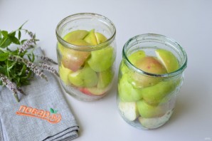 Яблоки в сиропе на зиму - фото шаг 2