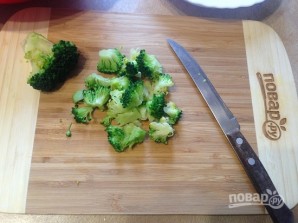 Салат из брокколи с вяленой клюквой - фото шаг 9