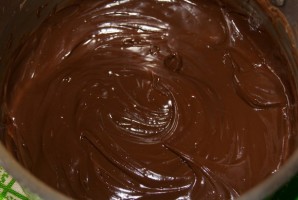 Шоколадный торт со смородиной - фото шаг 10