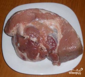 Мясо с чесноком в духовке - фото шаг 1