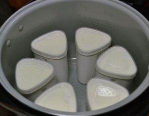 Йогурт с фруктами в мультиварке - фото шаг 4