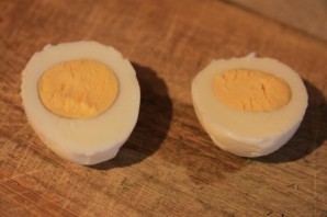 Яйца фаршированные с сыром - фото шаг 2