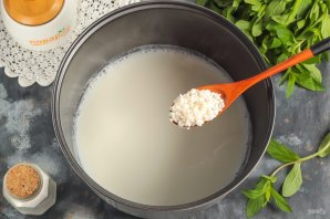 Рисовая каша на молоке в мультиварке Редмонд - фото шаг 4