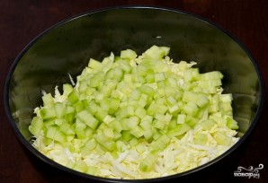Крабовый салат с огурцом без риса - фото шаг 3