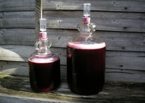 Вино из черной смородины без дрожжей - фото шаг 3