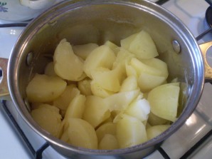 Картофель под чесночно-сырным соусом - фото шаг 4