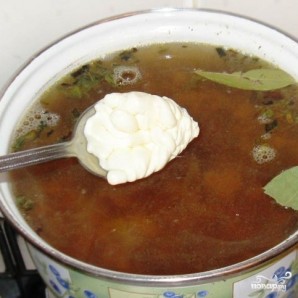 Летний суп из лисичек с плавленым сыром - фото шаг 6