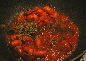 Макароны с сардельками в томатном соусе - фото шаг 3