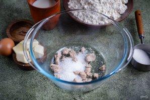 Булочки с миндальным кремом - фото шаг 2