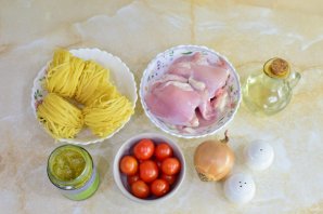 Феттуччине с жареным куриным филе и соусом "Песто" - фото шаг 1