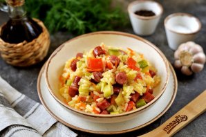 Рис с колбасками и овощами - фото шаг 7