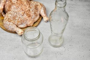 Курица в духовке на банке - фото шаг 5