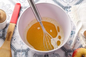 Быстрый яблочный пирог - фото шаг 4