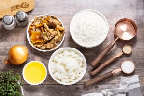 Пирожки с солеными грибами - фото шаг 1