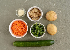 Салат из моркови и шампиньонов - фото шаг 1