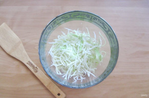 Осенний салат из капусты - фото шаг 2