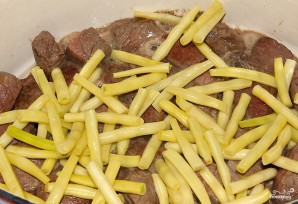 Тушеный картофель с мясом - фото шаг 8