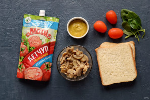 Сэндвич с грибами и кетчупом - фото шаг 1