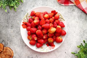 Клубничное пюре - фото шаг 3