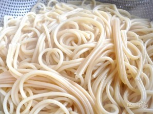 Спагетти с чесноком и петрушкой - фото шаг 3