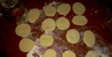 Пирожки с повидлом на сковороде - фото шаг 2