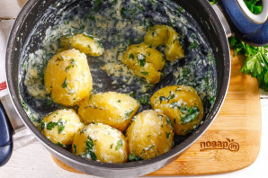 Картофель со сметаной и зеленью - фото шаг 5