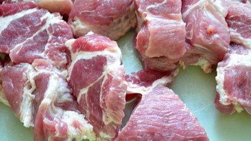 Мясо в духовке со сливками - фото шаг 1