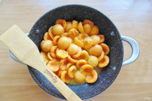 Жареное варенье из абрикосов на сковороде - фото шаг 5