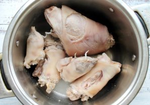 Праздничный холодец из свиных ножек, рульки и курицы - фото шаг 3