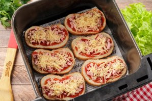 Бутерброды с колбасой и сыром - фото шаг 15