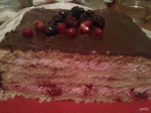 Бисквитный вишневый торт с творожным кремом - фото шаг 7