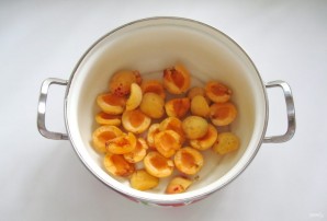 Компот из абрикосов и терновки - фото шаг 1
