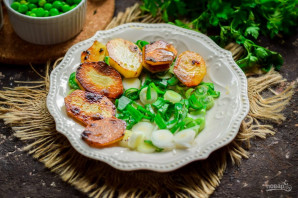 Салат из шпротов с зеленым горошком - фото шаг 4