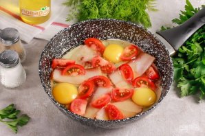 Яичница с беконом и томатами - фото шаг 4