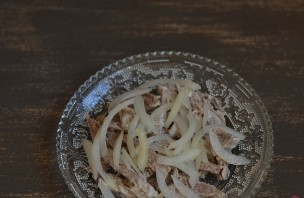 Салат Мужской каприз с говядиной и сыром - фото шаг 4