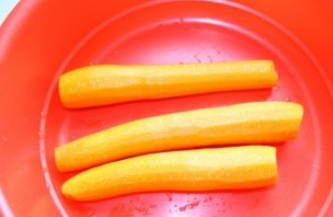 Салат из огурцов и морковки на зиму - фото шаг 2