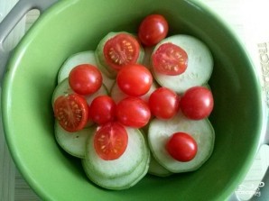 Кабачки с помидорами и чесноком - фото шаг 2