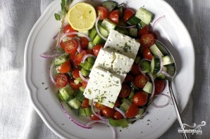 Греческий салат с соевым соусом - фото шаг 10