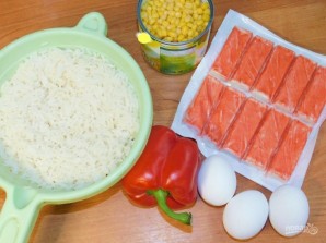 Салат с перцем, кукурузой и крабовыми палочками - фото шаг 1