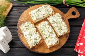 Бутерброд со шпротами и солеными огурцами - фото шаг 8