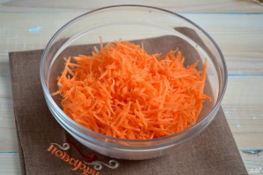 Салат из огурцов с морковкой по-корейски - фото шаг 2