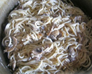 Спагетти под сливочным соусом - фото шаг 6